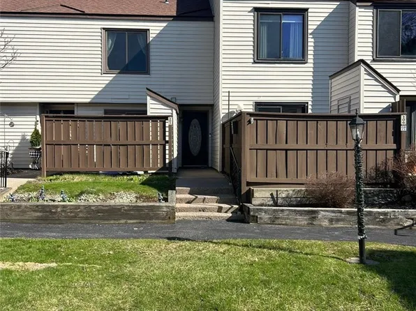 205 Natick Cir, Camillus, NY 13031