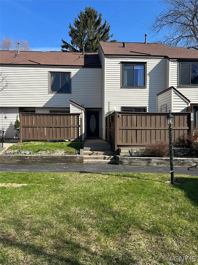205 Natick Cir photo 1