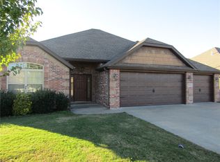 2912 N 18th St, Rogers, AR 72756