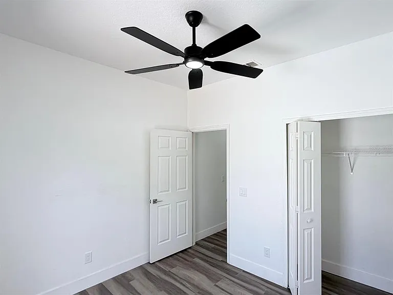 906 Berwick Dr — Photo 24