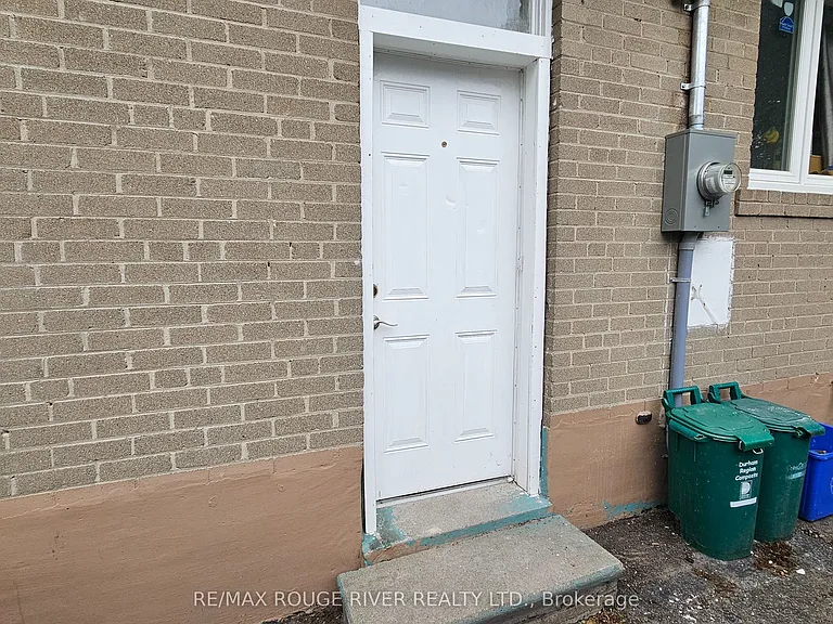 332 Rosedale Dr — Photo 2