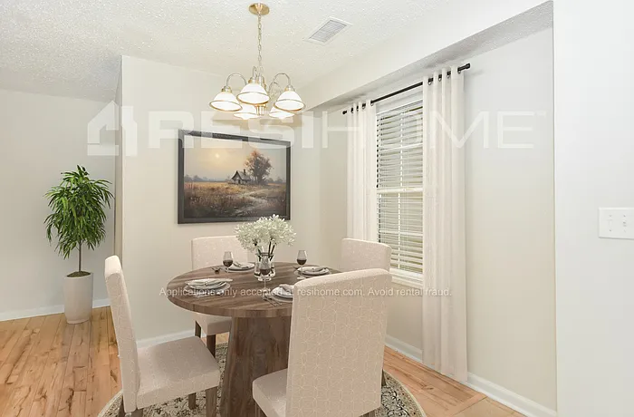 100 Vanderford Ln — Photo 3