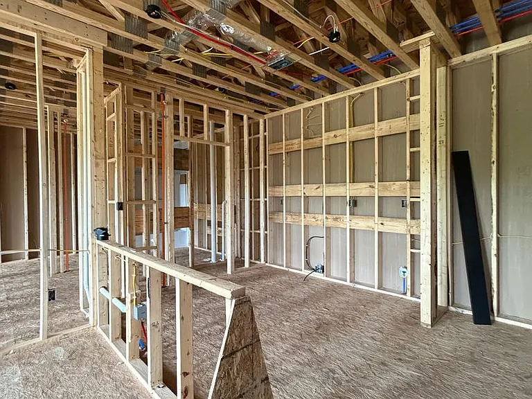 300 Lindenhurst Dr — Photo 16