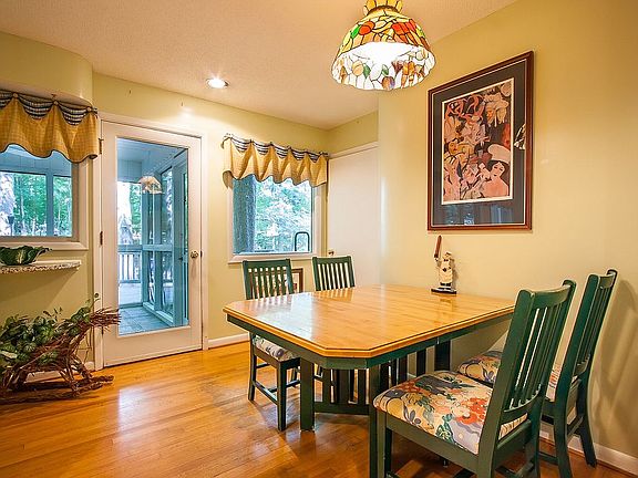 5th image of 311 Abbotsford Ct