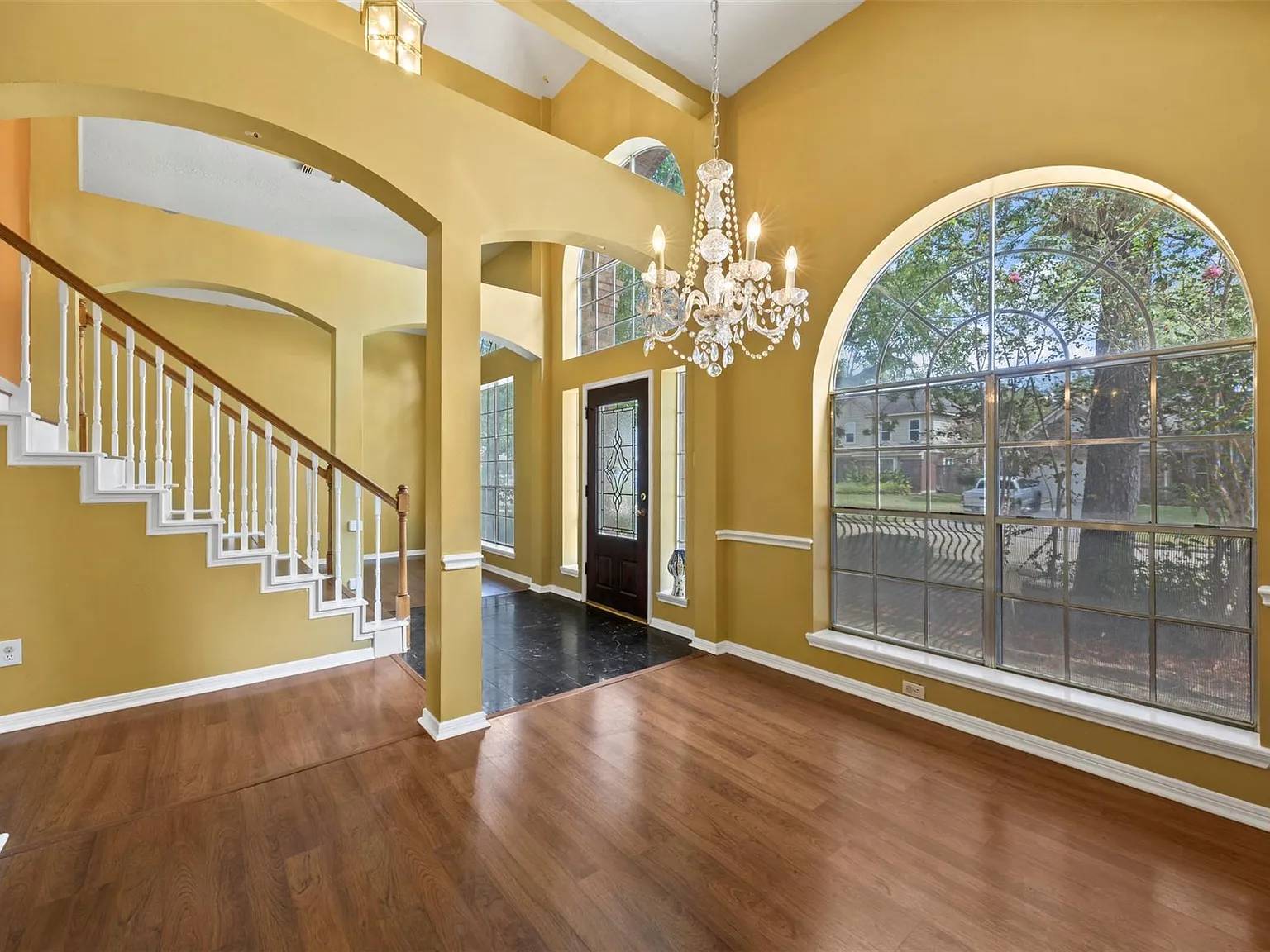 5 bed, 3.5 bath, 2864 sqft, $2,600 — Photo 4