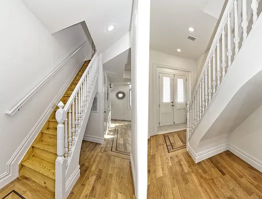 Sold by R New York | media 13