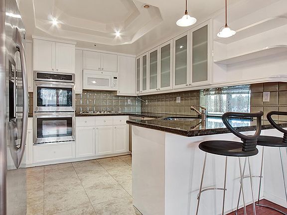 2nd image of 5224 Zelzah Ave Unit 301