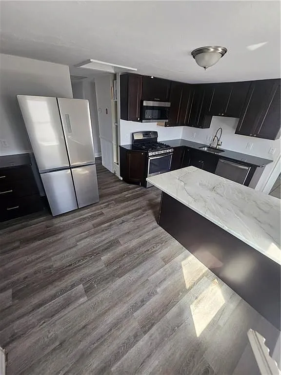 2 bed, 1.0 bath, 1100 sqft, $2,000 — Photo 4