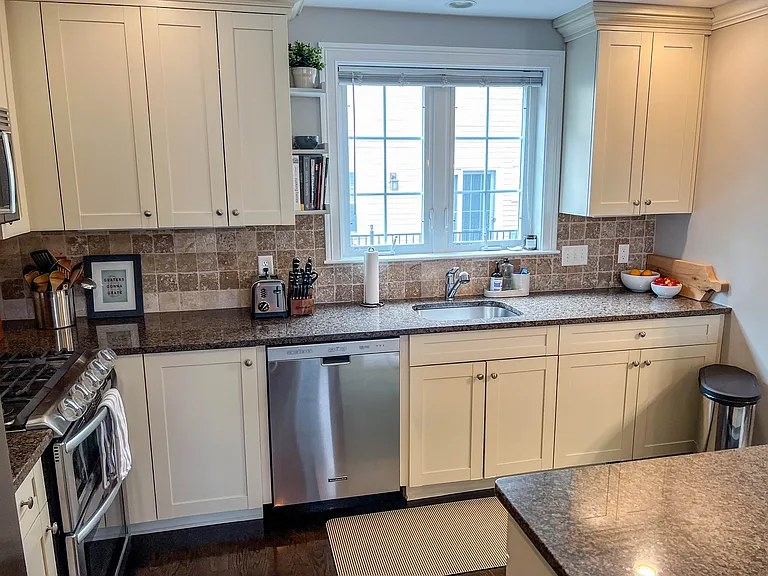 79 Dresser St — Photo 13