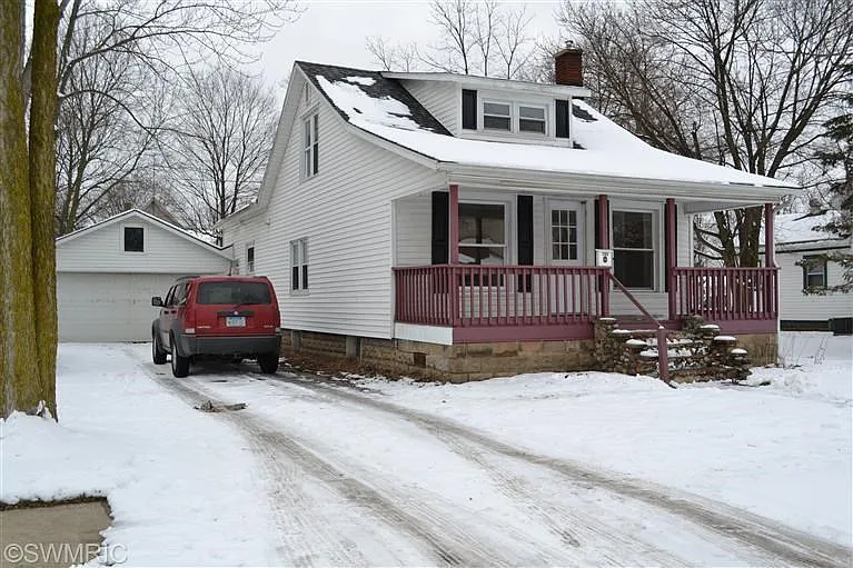 705 8th St photo 1