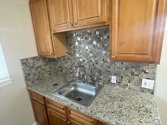 3rd image of 2050 Beatrice Ct #4