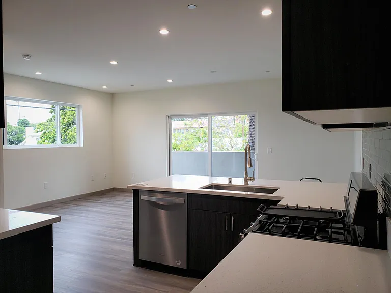 318 N Wilton Pl #5 — Photo 3