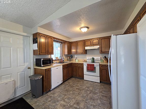 4th image of 740 N 11th Ave
