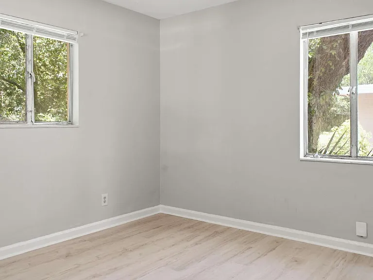 5085 Springhill Dr — Photo 18