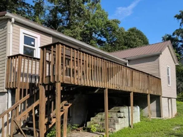 32 Hummingbird Ln, Hazard, KY 41701