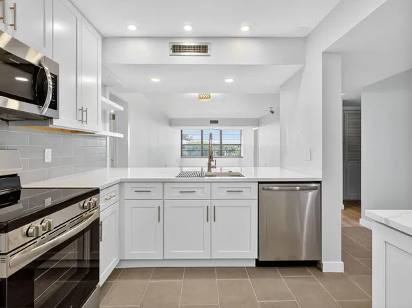 3710 Whitehall Drive #404, West Palm Beach, FL 33401