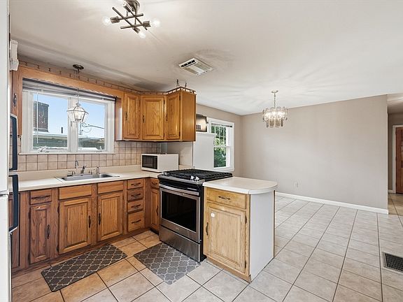 4th image of 30 Bunkerhill St Unit 30