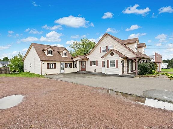 3rd image of 2690 Acadie Rd