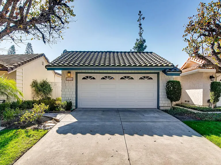 24326 Toledo Ln — Photo 3