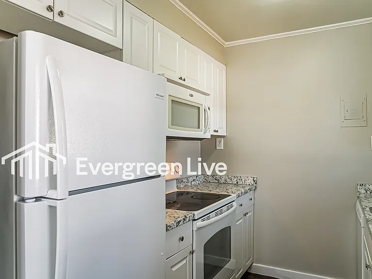 1820 N Lakeland Dr — Photo 6