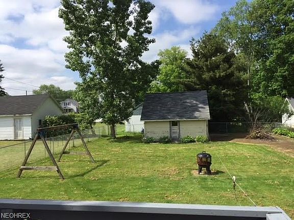 2nd image of 308 E 10th St