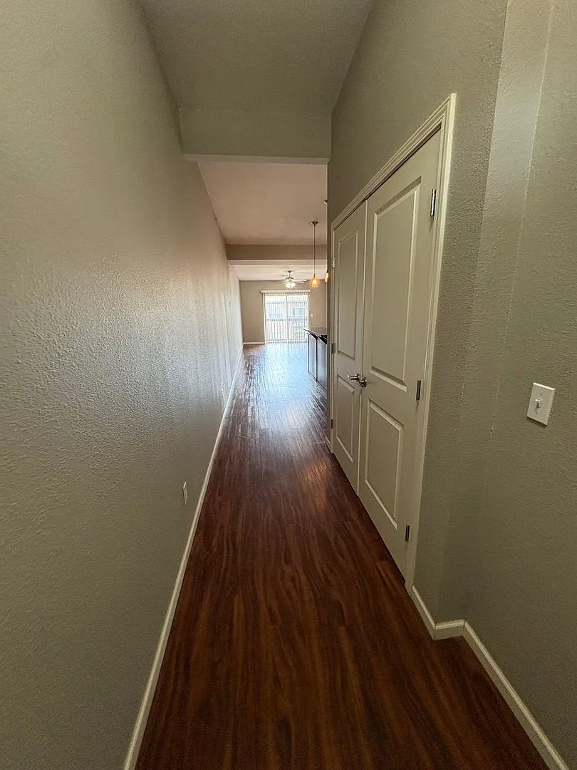 1200 W Walnut Street — Photo 2