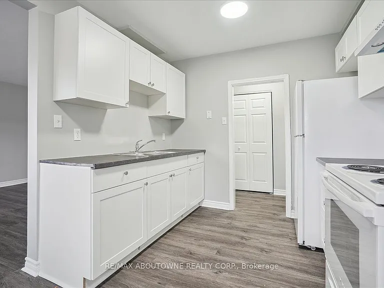 2354 Queensway Dr #2 — Photo 24