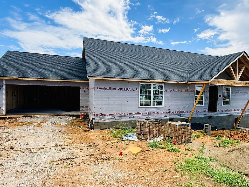 1st image of 204 McCall Ln