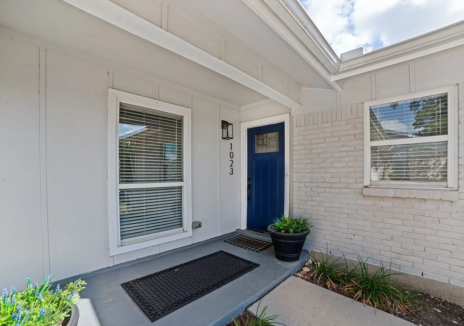Beautifully Renovated 4-Bedroom, 2-Bath Home! — Photo 4