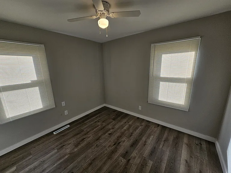 1906 Southwood Dr — Photo 5