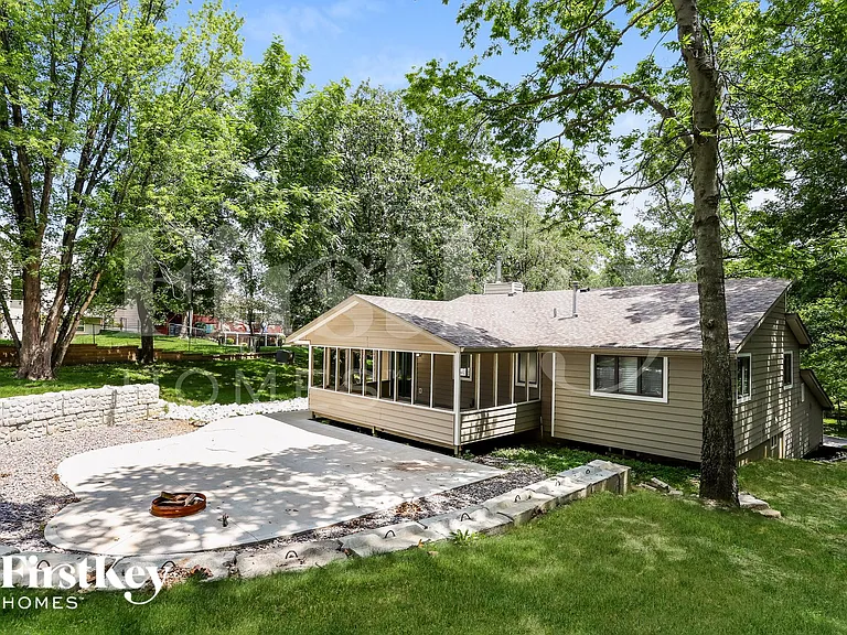 405 Montbrook Dr — Photo 15