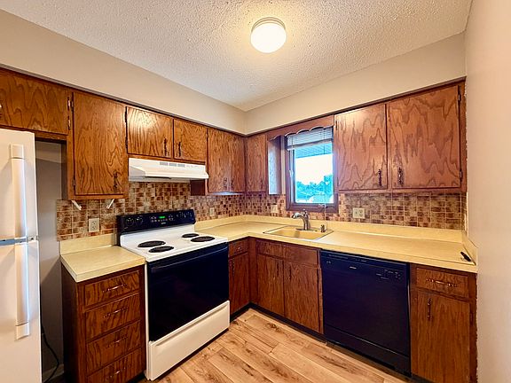 2nd image of 2087 NW Hickory Ln