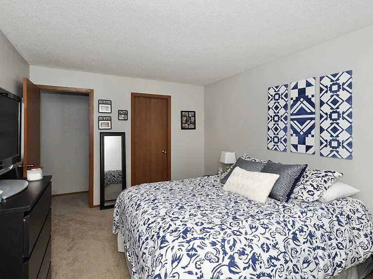 Summer Creek Apartments — Photo 31