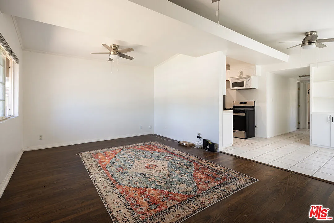 2 bed, 2.0 bath, 855 sqft, $4,700 — Photo 4