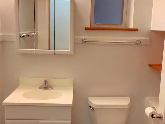 5th image of 857 N Winchester Ave #1F