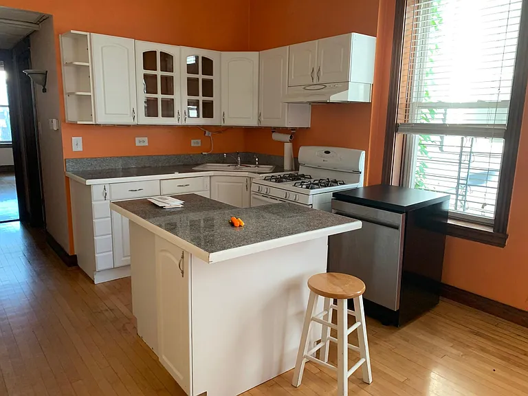 2956 N Avers Ave #1A — Photo 3