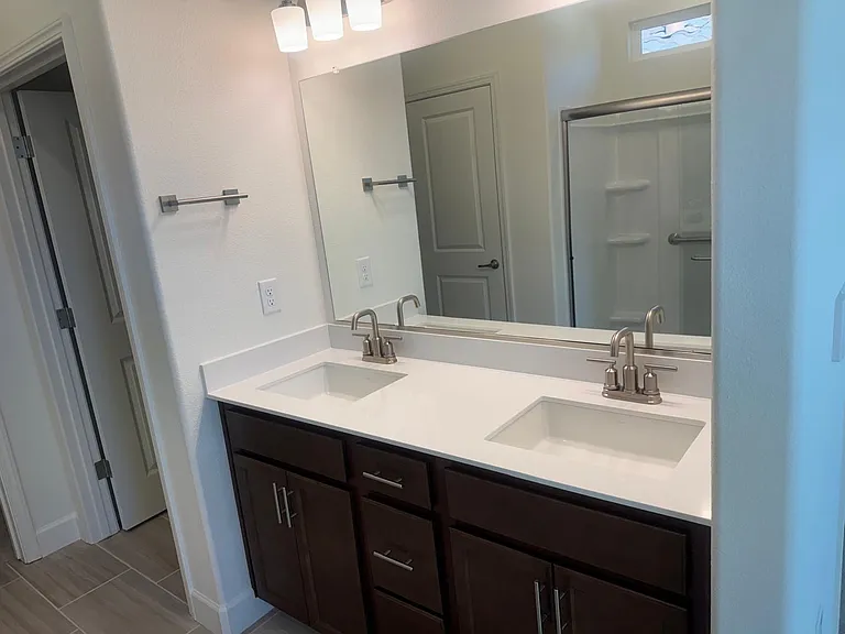 2337 E Amboy Ave — Photo 19