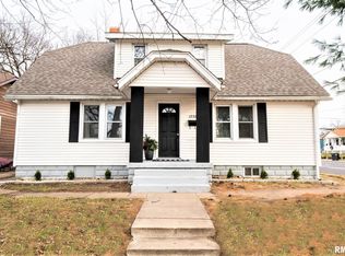 1230 S 5th St, Pekin, IL