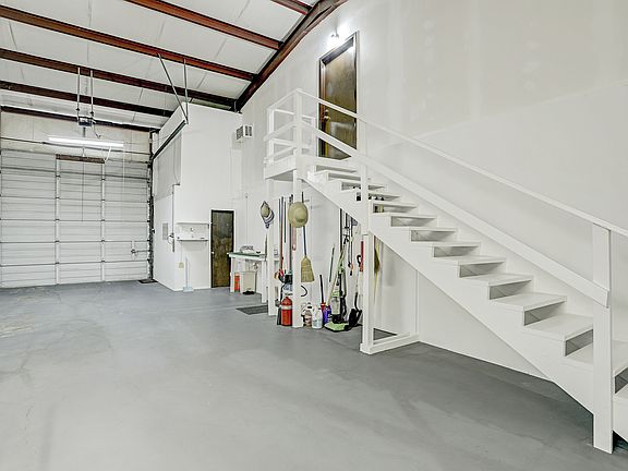 4th image of 5634 Woodlark St