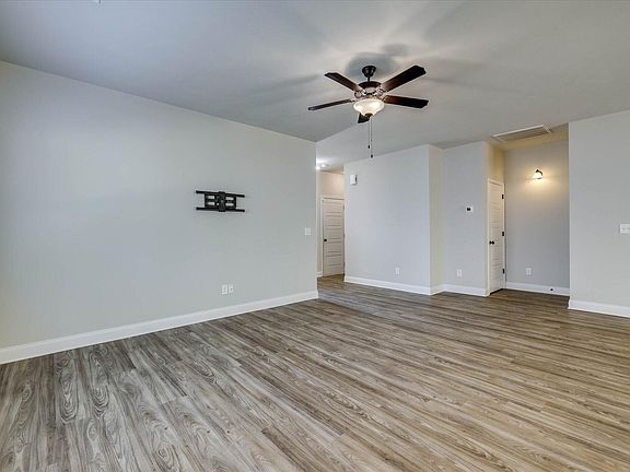 5th image of 187 Bay Meadows Dr SW