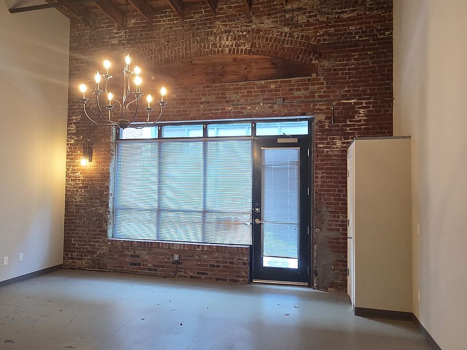 2nd image of 1425 S 18th St #151