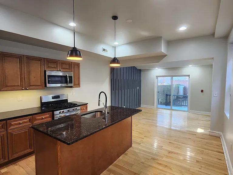 715 North 6th Street — Photo 1