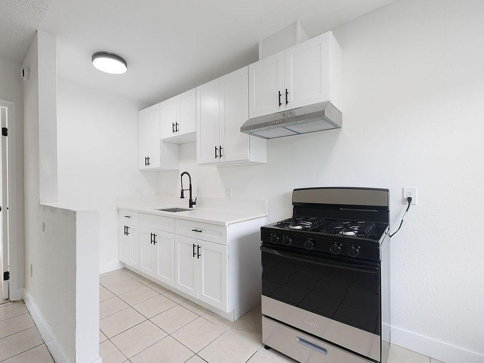 1st image of 14700 Strathern St #101