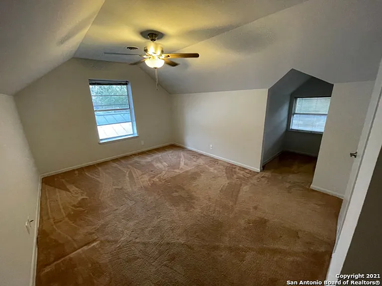 427 Indigo St — Photo 2