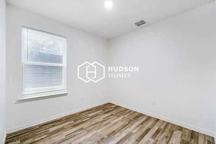 606 Bexar Dr — Photo 11