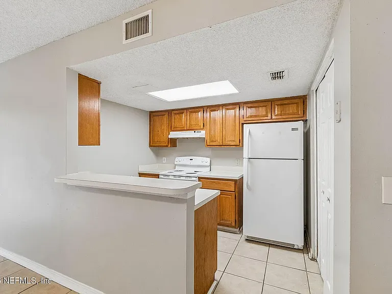 7684 Jana Ln S — Photo 5