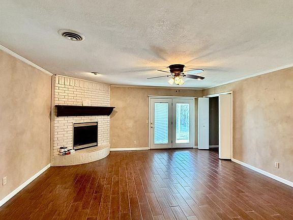 3rd image of 402 Thurmond St