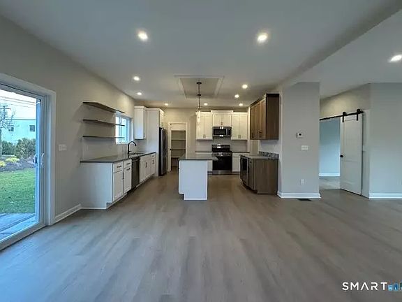 3rd image of 62 Soundview Ave