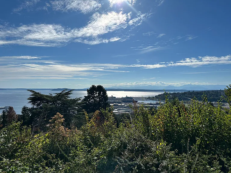 Nearby Betty Bowen viewpoint.