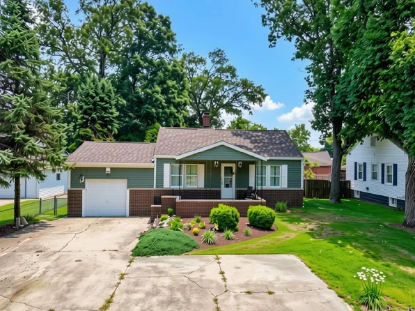 803 E Lake St, Knox, IN 46534